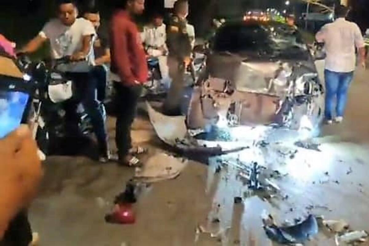 ¡Aparatoso! Choque de moto y carro deja dos heridos graves