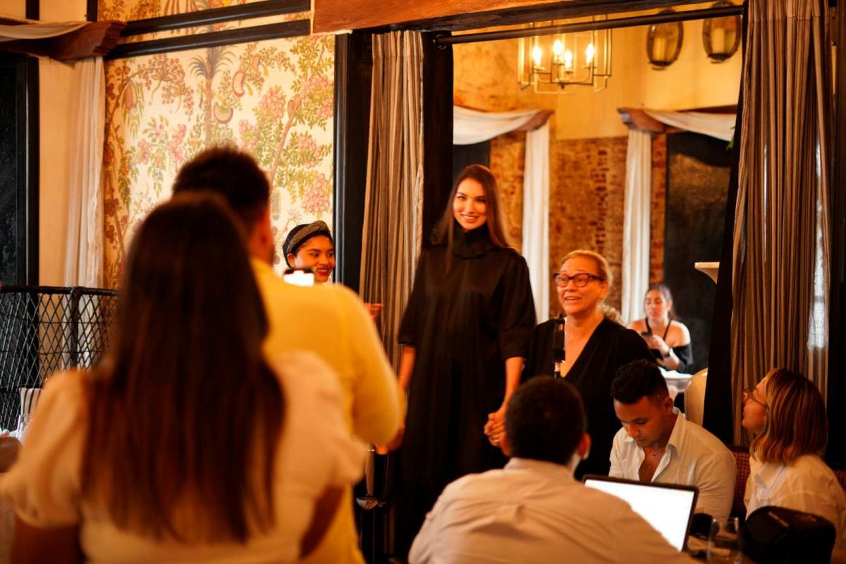 La pasarela se realizó en el restaurante Candé.