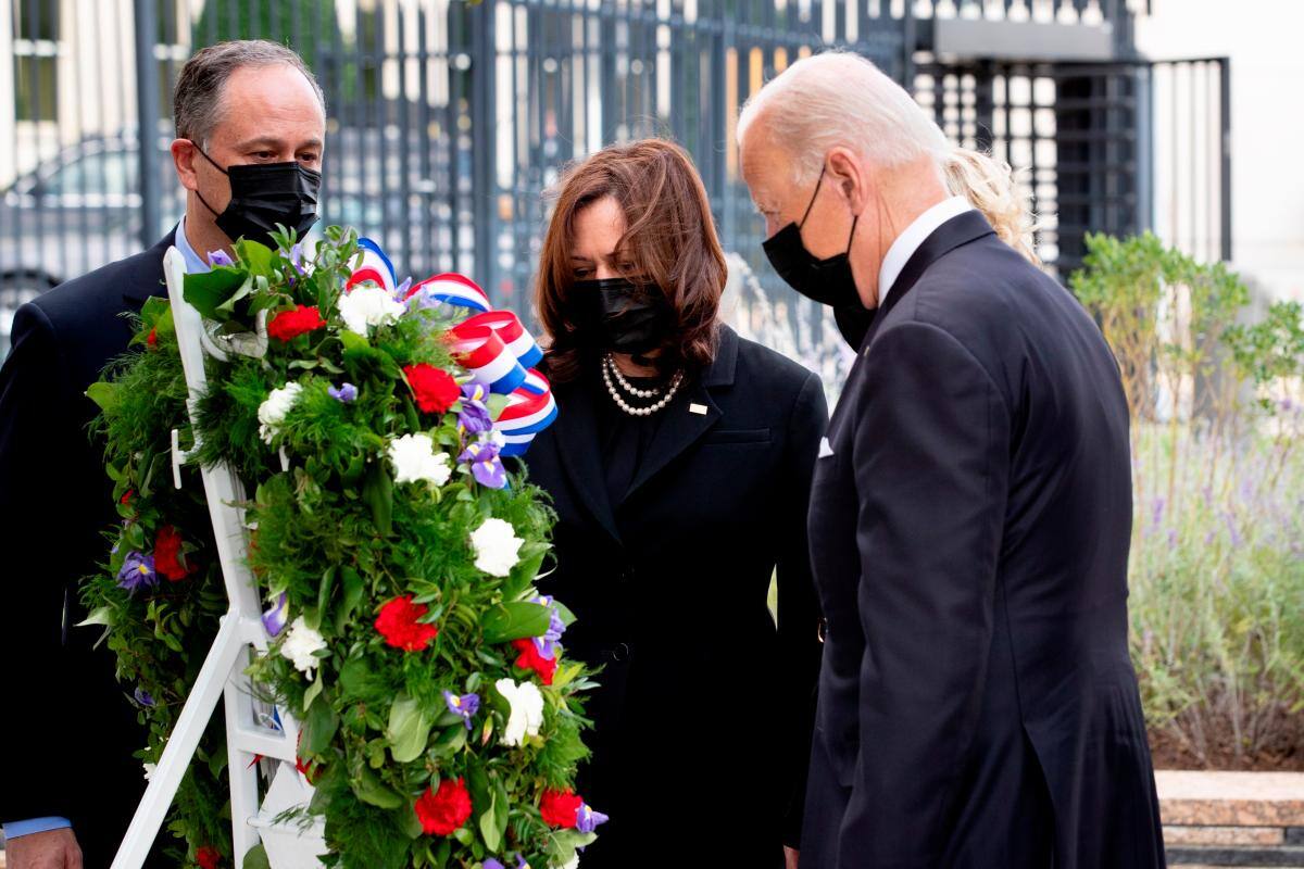 Biden y Harris rinden homenaje a las víctimas del 11-S en el Pentágono