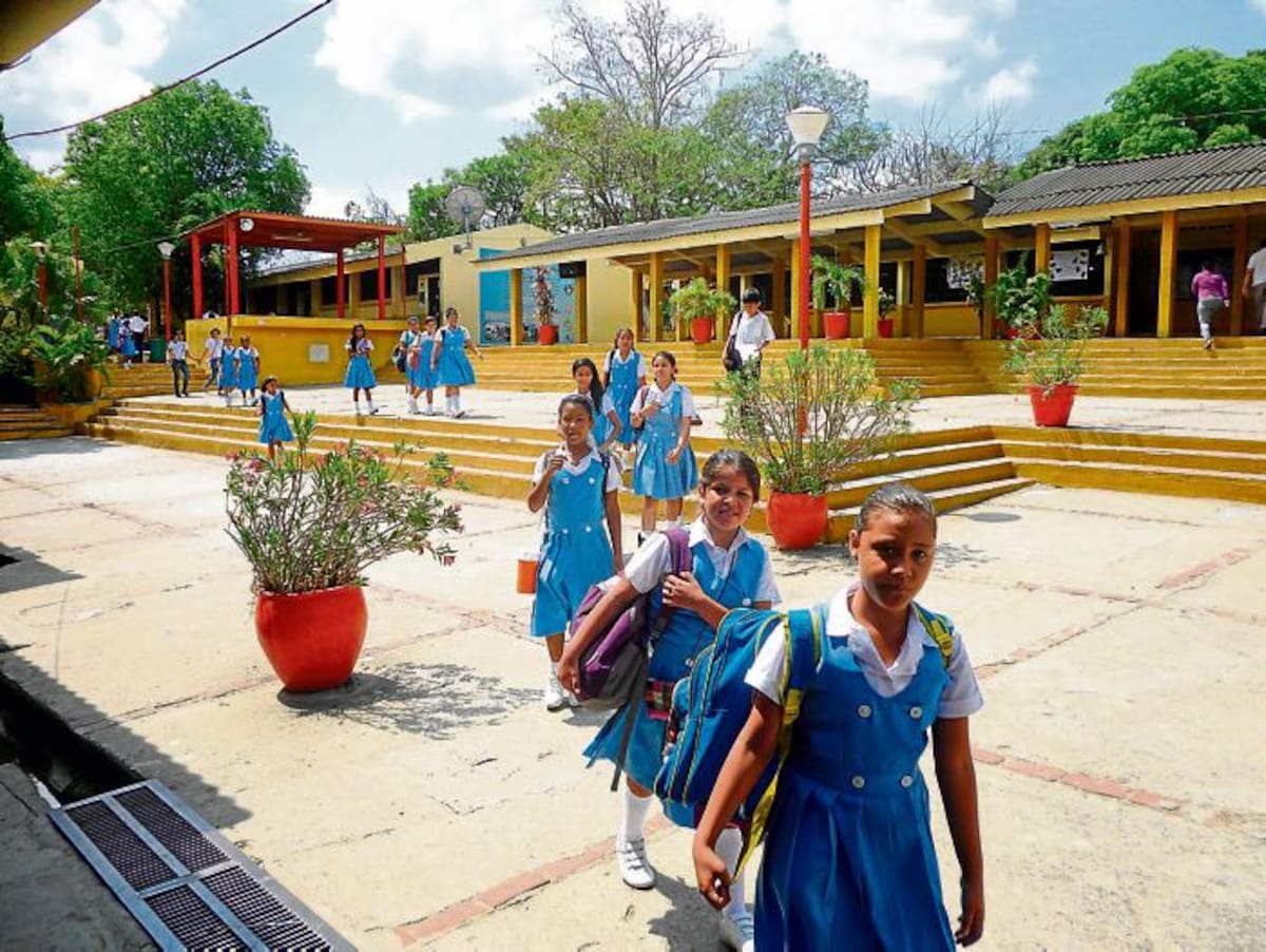 Los estudiantes de la I. E Soledad Acosta de Samper reciben entre sus clases la vida y obra de la escritora bogotana que le da el nombre al colegio. Cortesía.