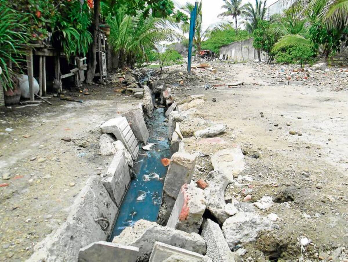 Los pasajes (o pasadizos) González y Mati, en sector Campoalegre, también padecen problemas sanitarios. PEDRO TORRES, GENTE BAHÍA - EL UNIVERSAL