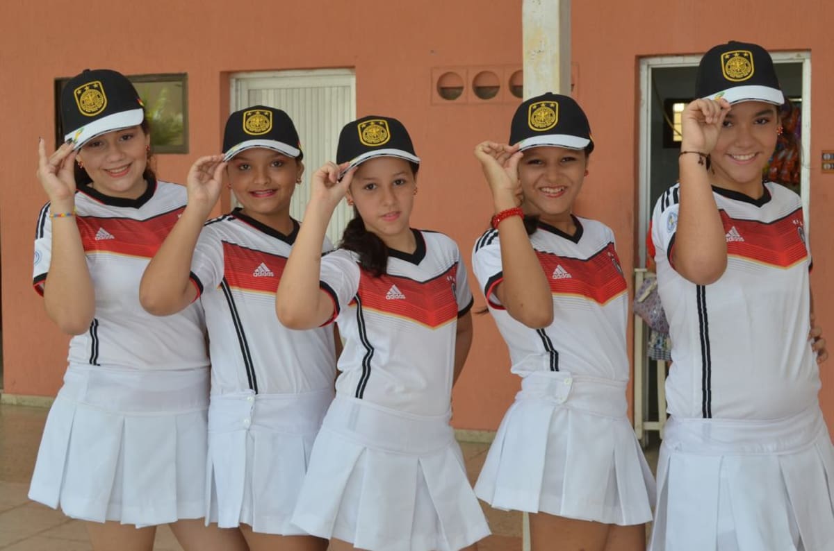 Paula Jalilie, Isabella Díaz, Francesca Torres, Daniela Espitaleta y Alejandra Betancur Supelano.