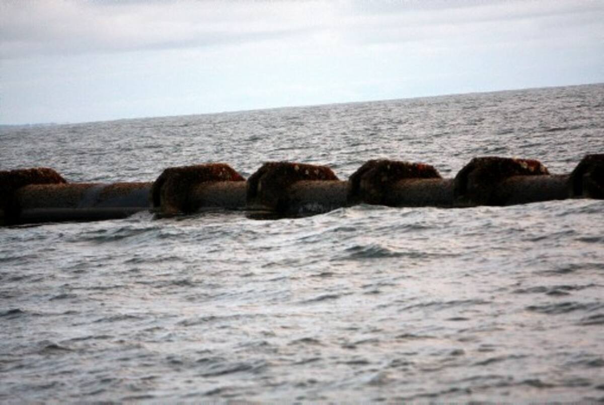 Ha habido dificultades serias con el transporte del tubo del Emisario hacia su destino final en la Bahía de Cartagena.