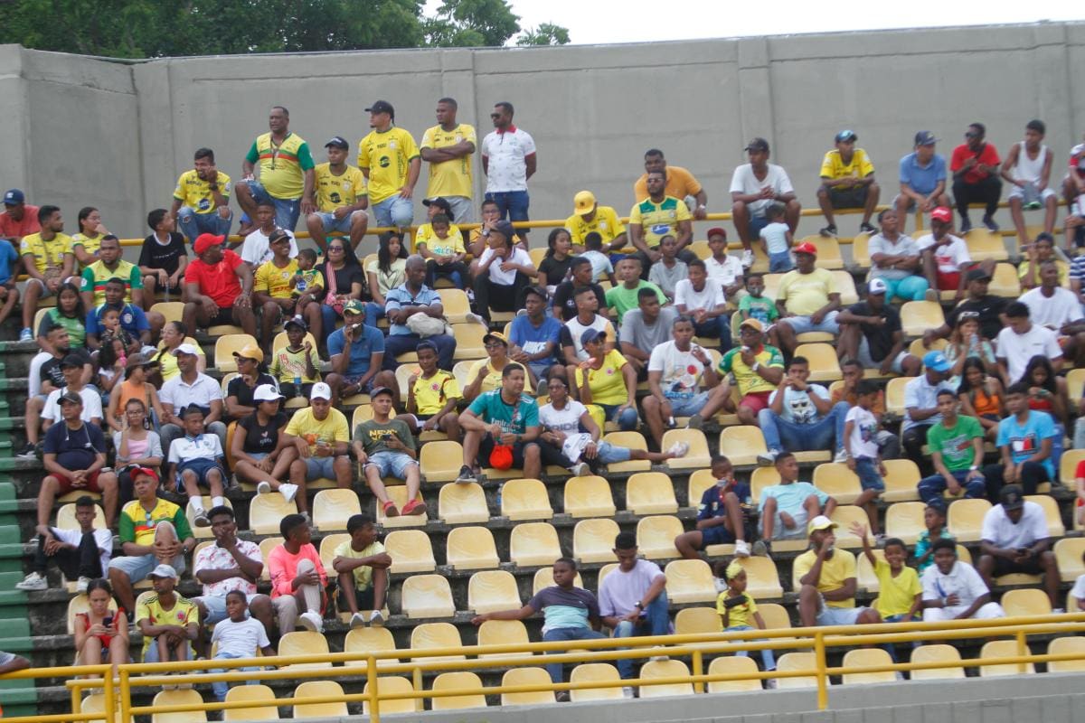 Buen gesto: Real Cartagena regala boletas a las mamás auriverdes en su día