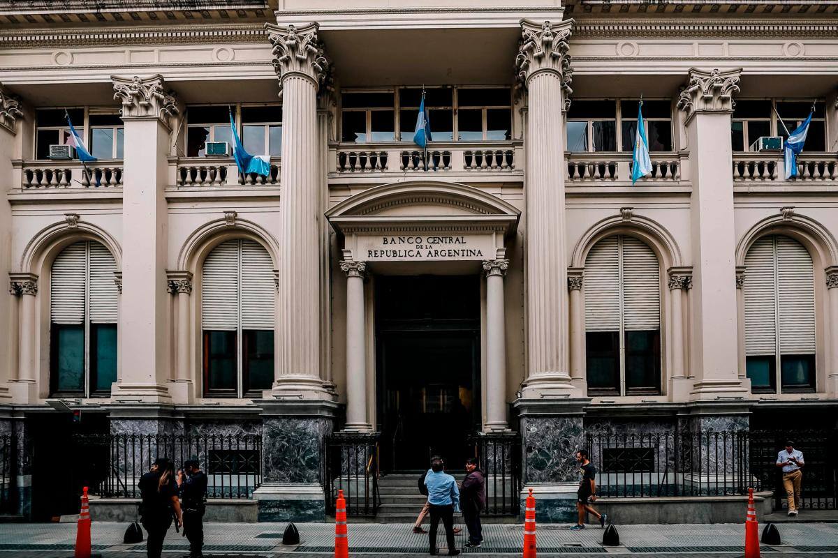 Argentina logra su primer superávit financiero en 12 años