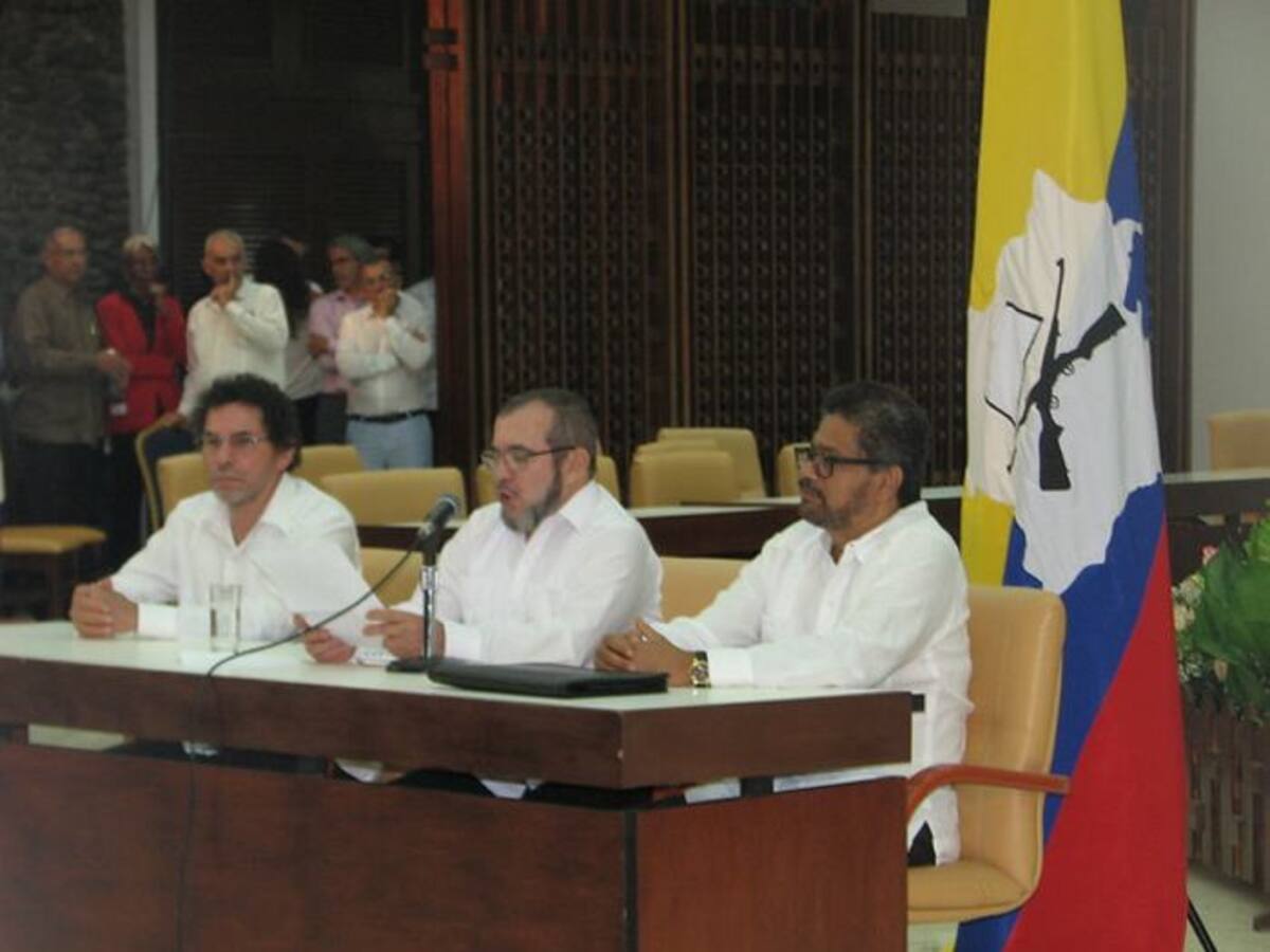 Rodrigo Londoño, alias 'Timochenko', al igual que los jefes guerrilleros alias 'Pastor Alape' e 'Iván Márquez'. COLPRENSA