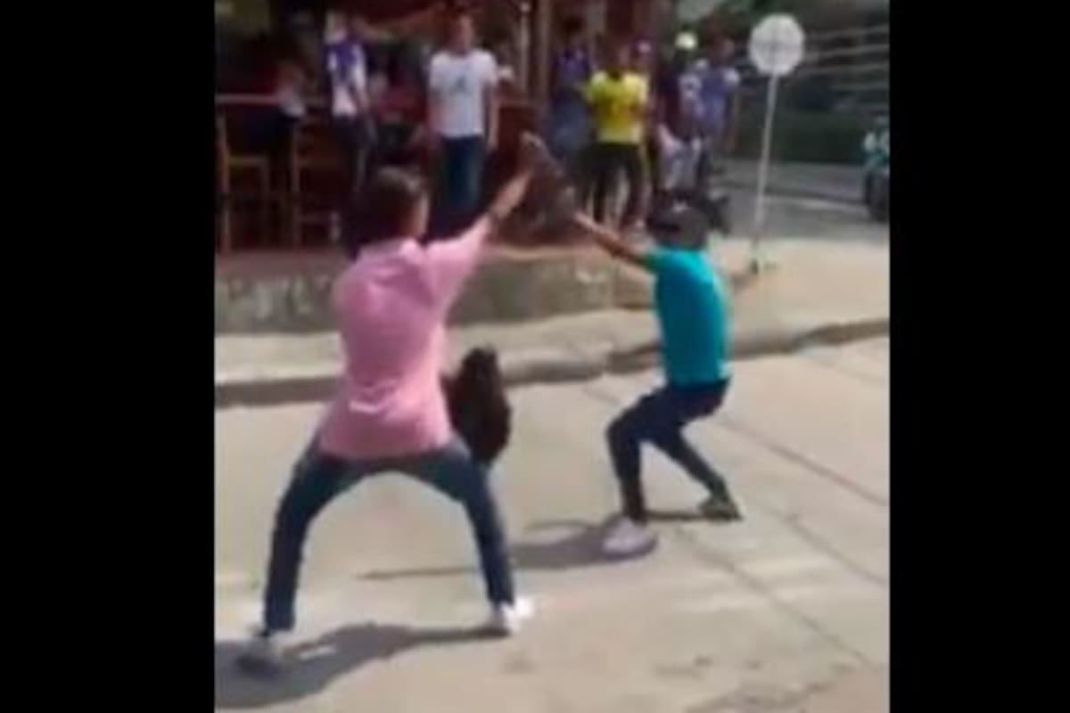 Video: dos jóvenes se enfrentan a cuchillo en el barrio España