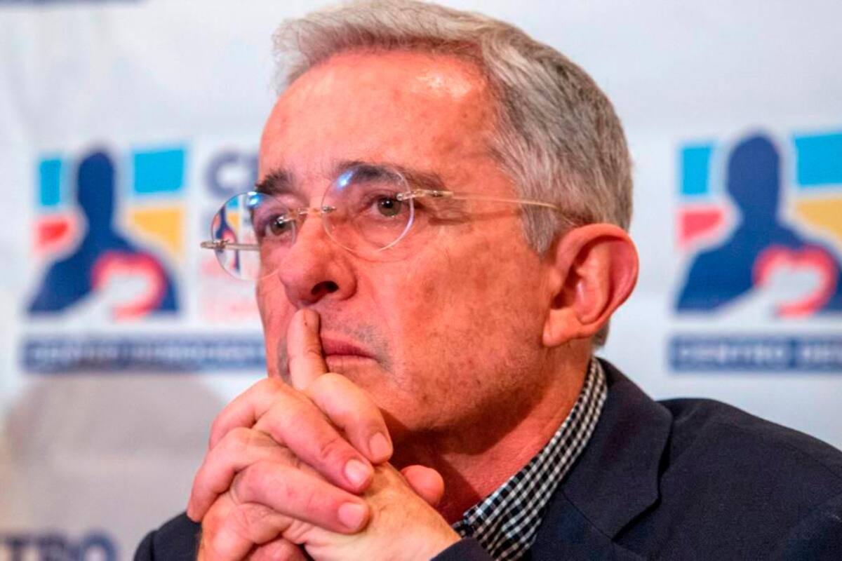 Exfuncionarios de los gobiernos que presidió Uribe le manifiestan apoyo