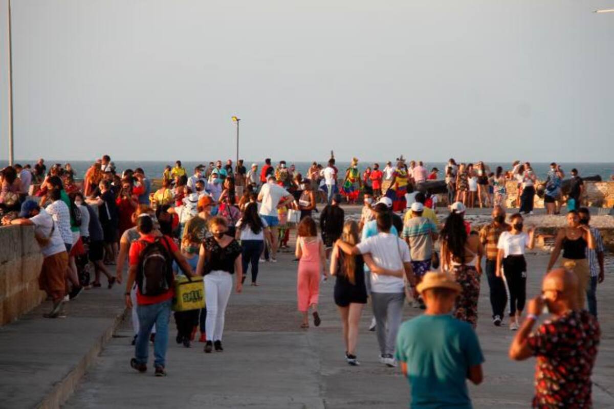 Puente festivo de excesos, turismo y sanciones en Cartagena