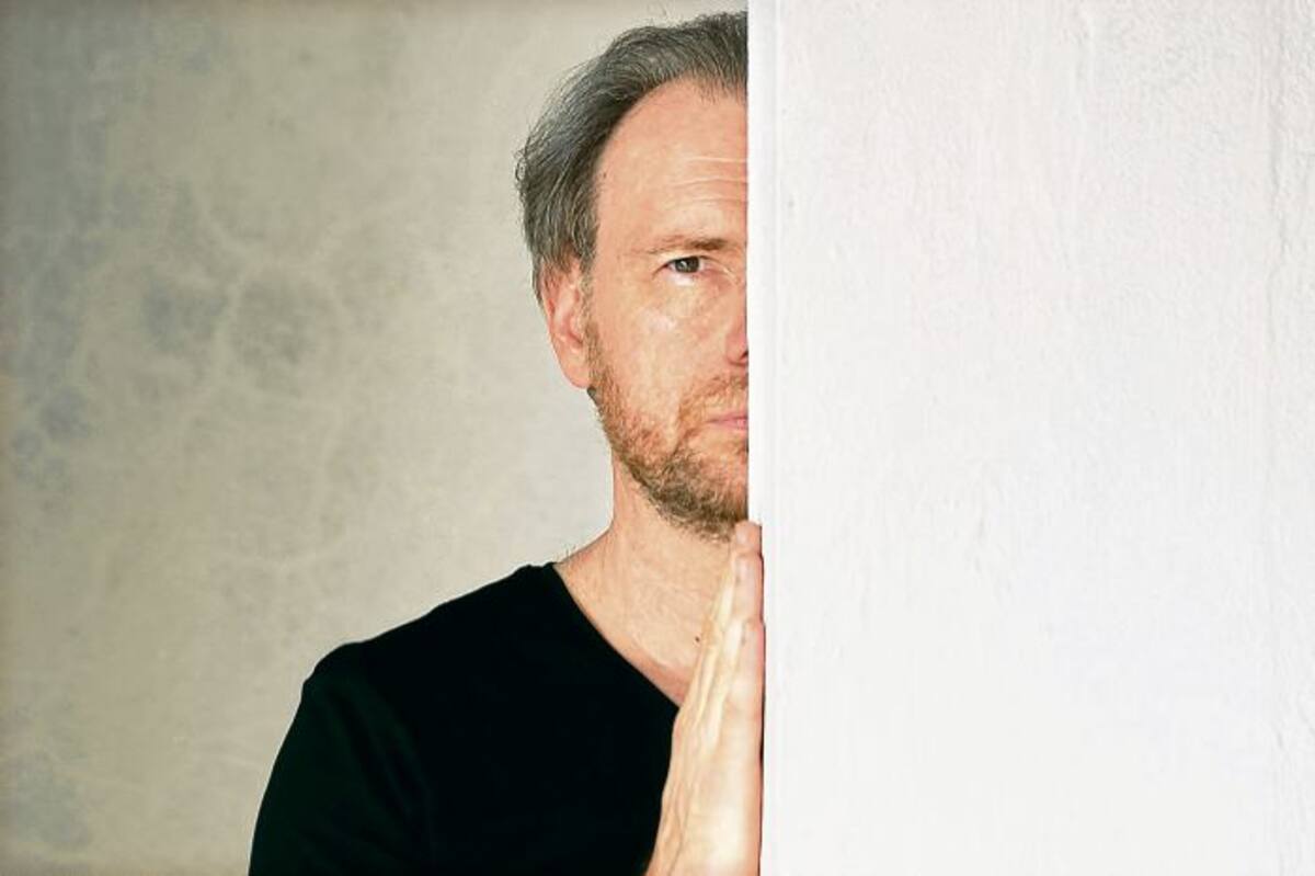 El fotógrafo Daniel Mordzinski captado por Luisa Machacón.