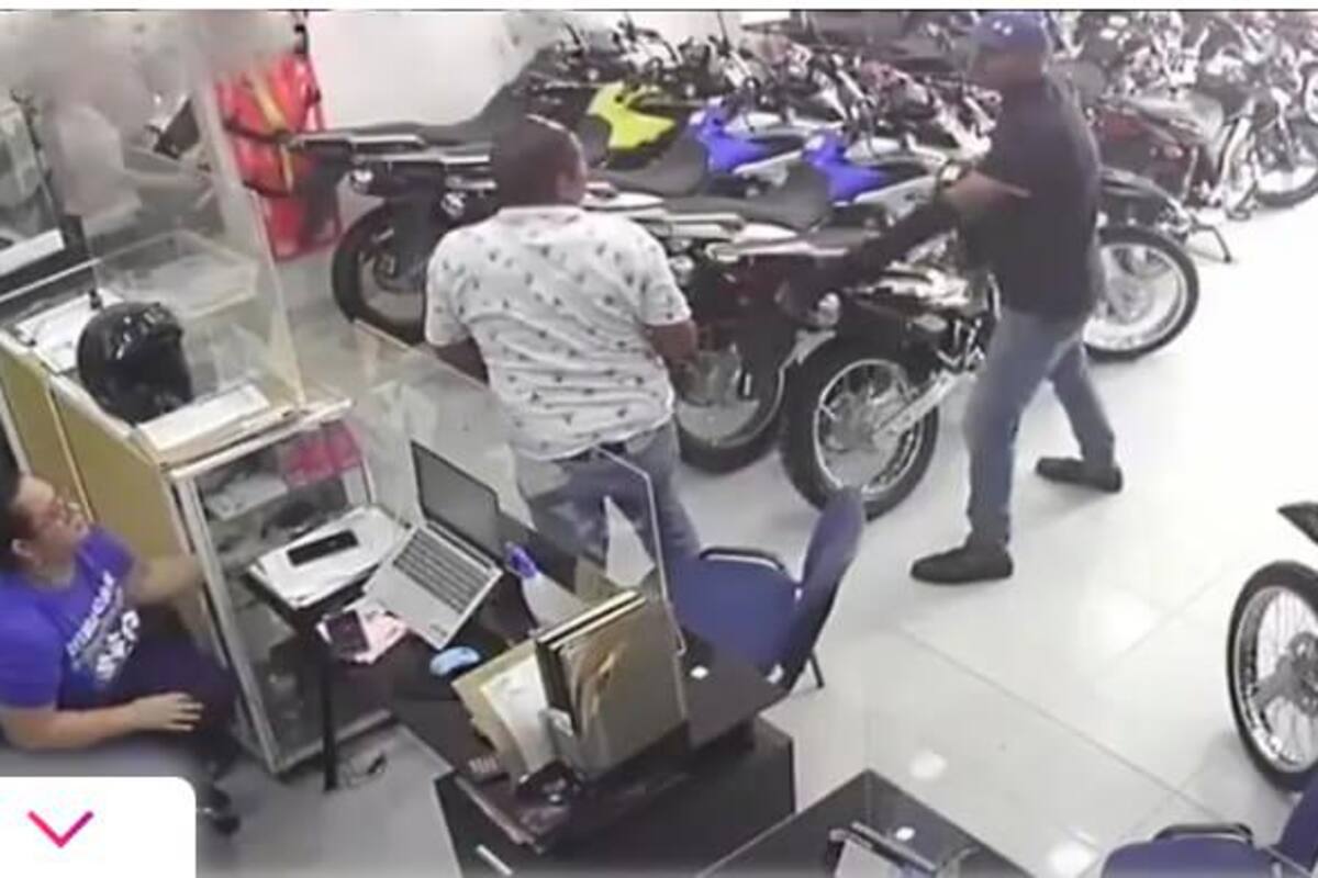 Llegó al concesionario a comprar una moto y ladrón le roba el dinero