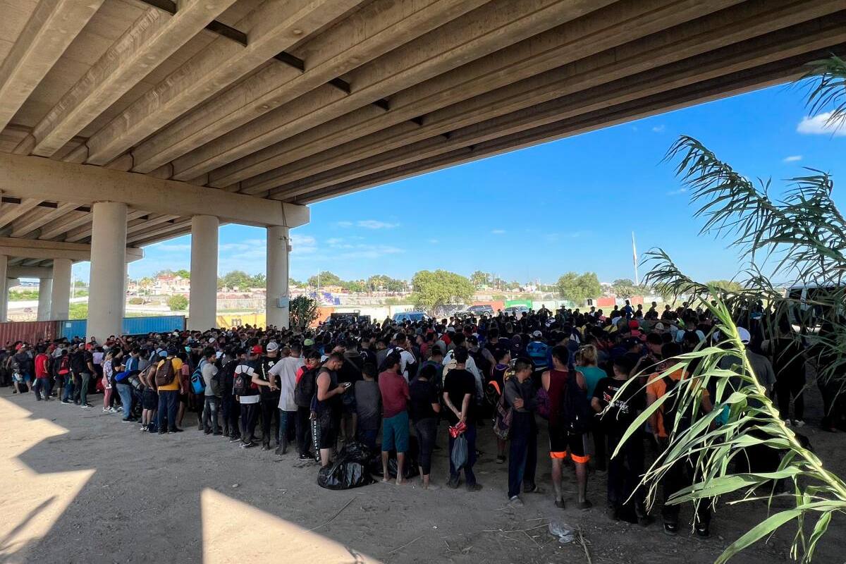 Vídeo: Alerta por el cruce de más de 2 mil personas que llegaron a Texas