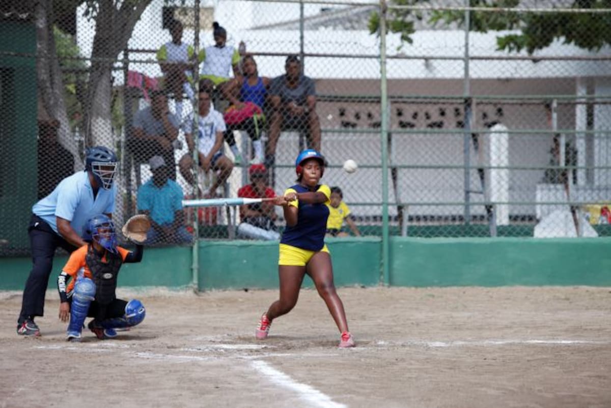 El sábado se inicia en firme en el estadio Bonga Park de Crespo el Sóftbol Femenino Sub-23 Copa Tractores-Omar Franceschi. AROLDO MESTRE EL UNIVERSAL