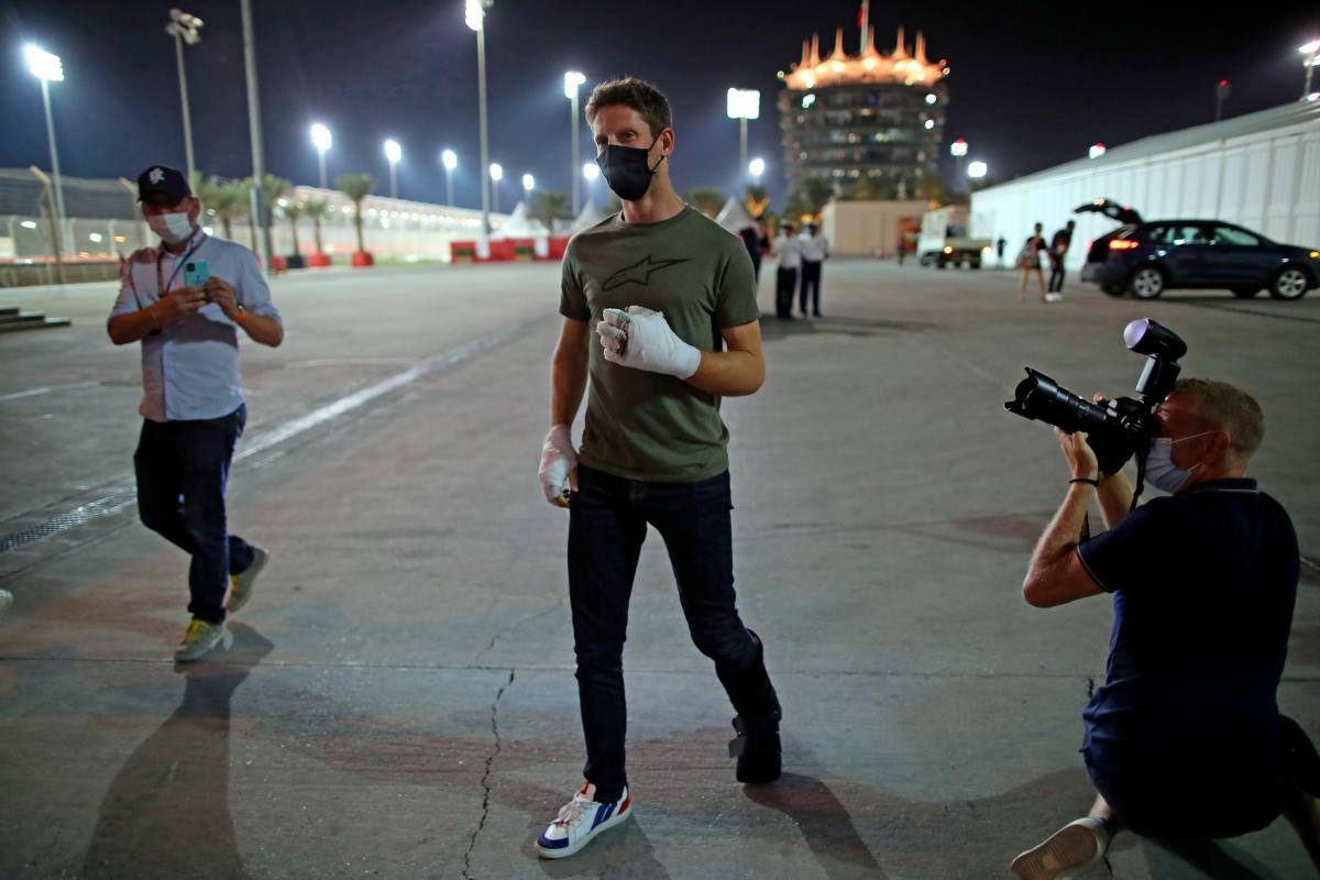 Romain Grosjean visita el ‘paddock’ de la F1 antes del GP de Sakhir
