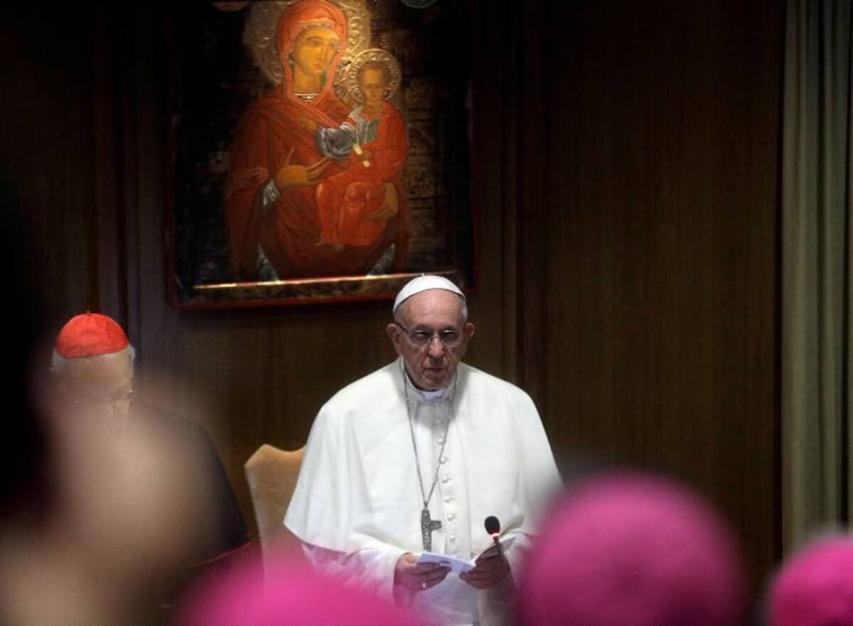 El papa Francisco definió el clericalismo como una tendencia que hace a los miembros del clero "creer que pertenecen a un grupo que posee todas las respuestas y no necesita escuchar ni aprender nada". AP Gregorio Borgia