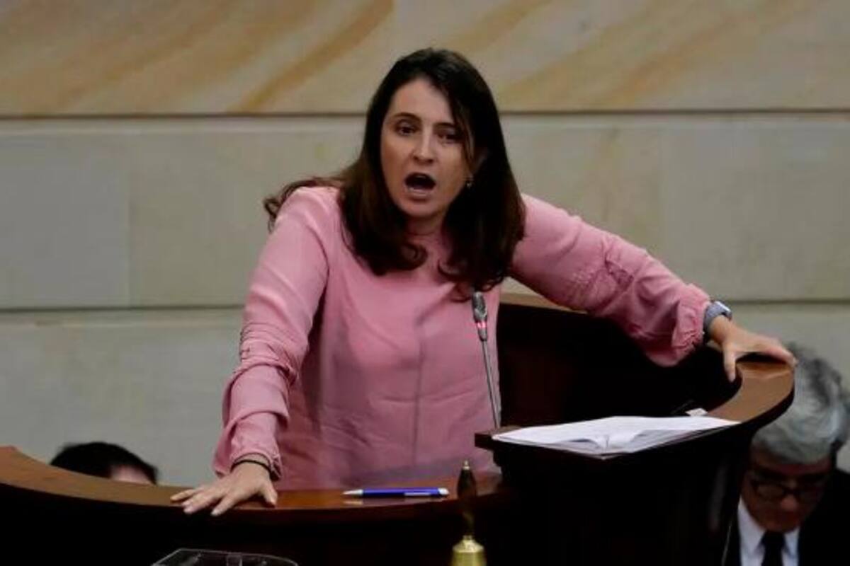 “No al adoctrinamiento en los colegios : Uribismo presenta proyecto de ley
