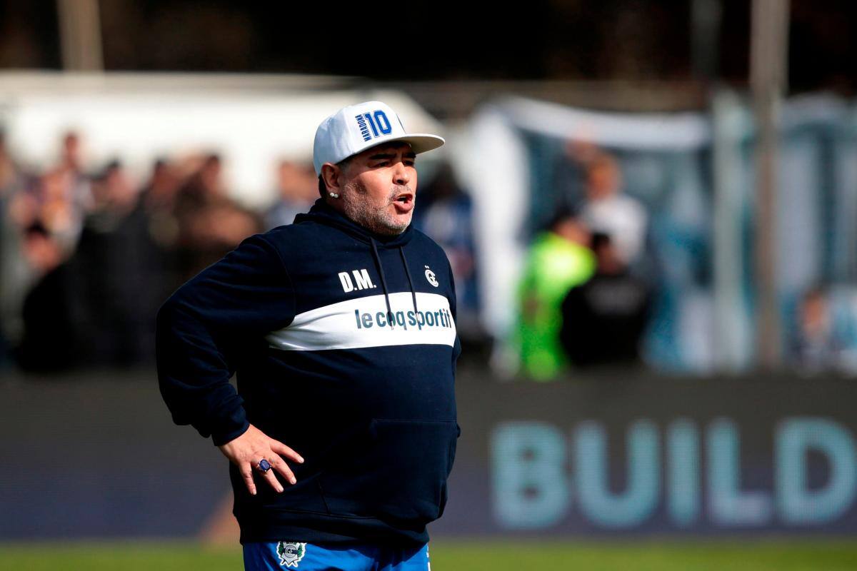 Internan a Maradona por un “bajón anímico”
