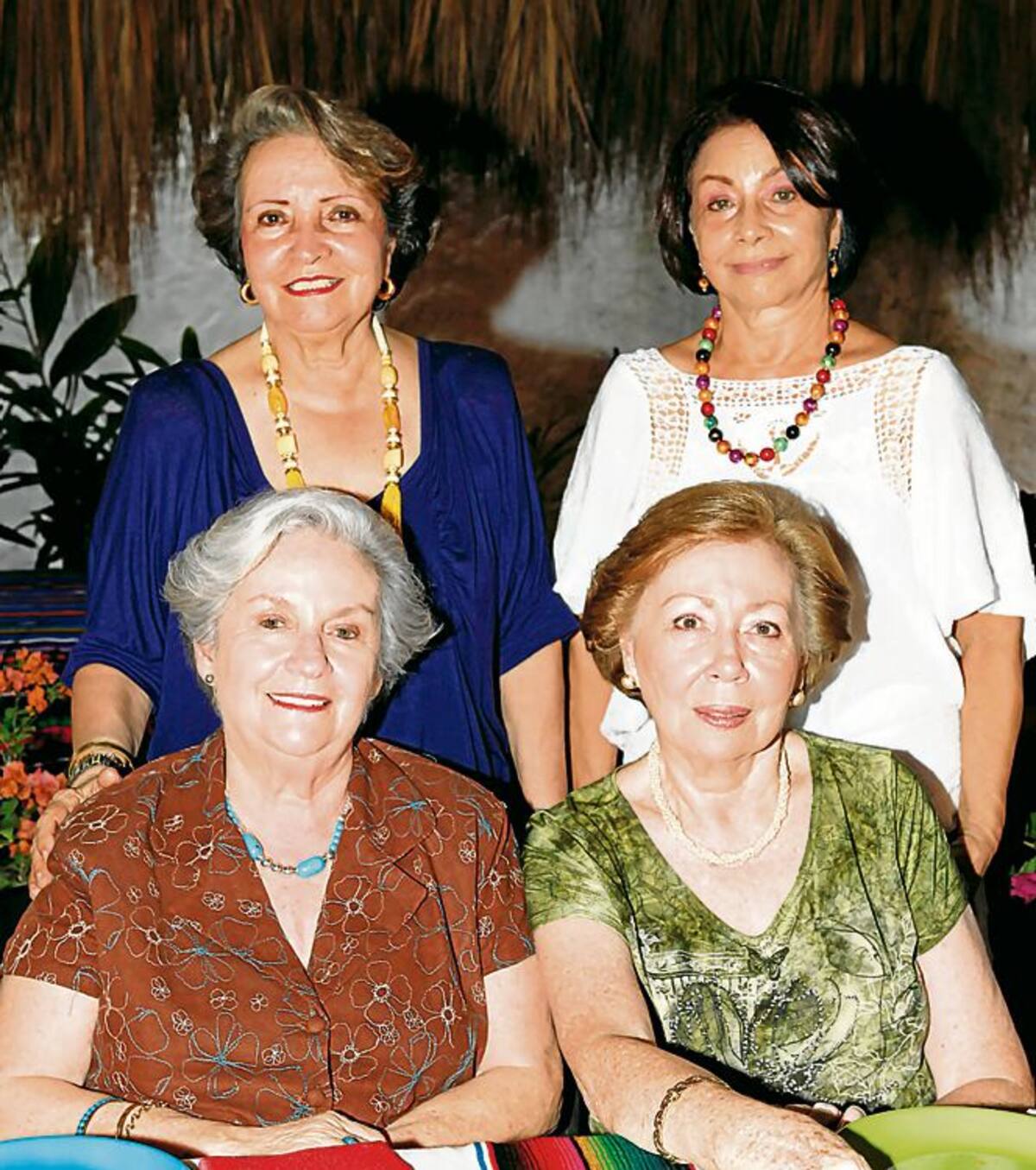 De pie: Lucía de Delgado y María Isabel Hazime; sentadas: Mery de Guerrero y Nancy de Vidal.