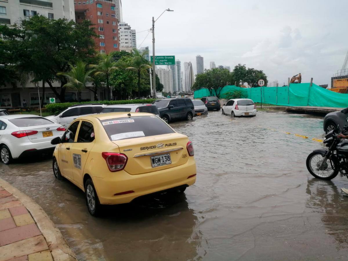 Fuerte congestión vehicular en la entrada a Bocagrande. //Óscar Díaz Acosta - El Universal