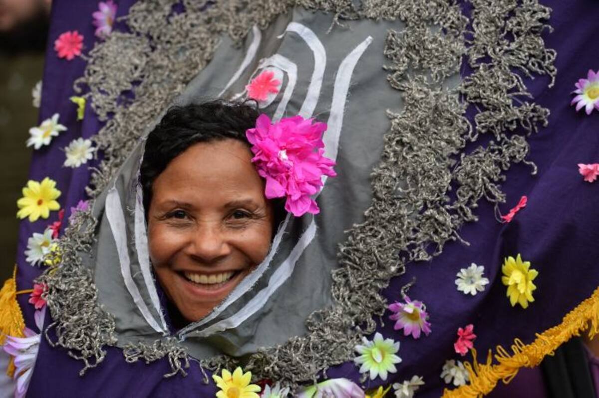 Mujer participa en una marcha por la Avenida Paulista, en Sao Paulo, Brasil, para exigir respeto a los derechos de la mujer. NELSON ALMEIDA-AFP.