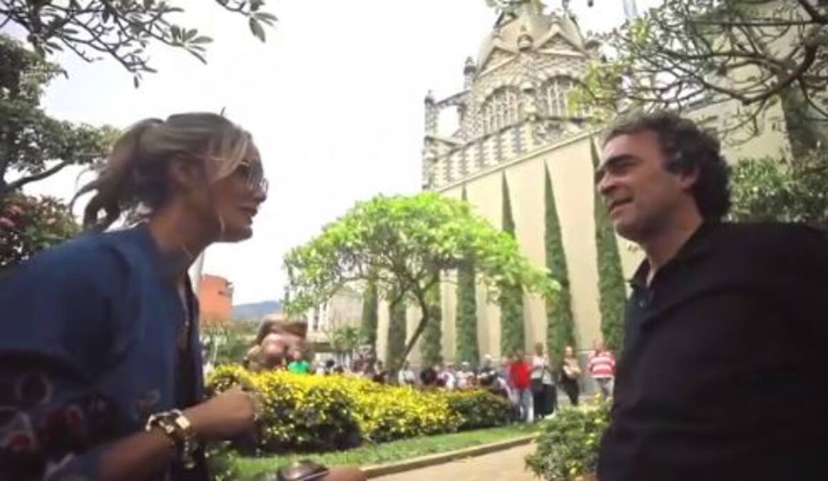 Captura de video de entrevista entre Eva Rey y Sergio Fajardo. TWITTER.
