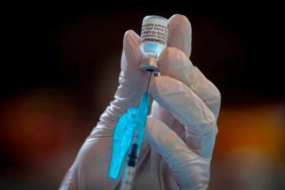 Pfizer aclara que segunda dosis debe aplicarse 21 días después