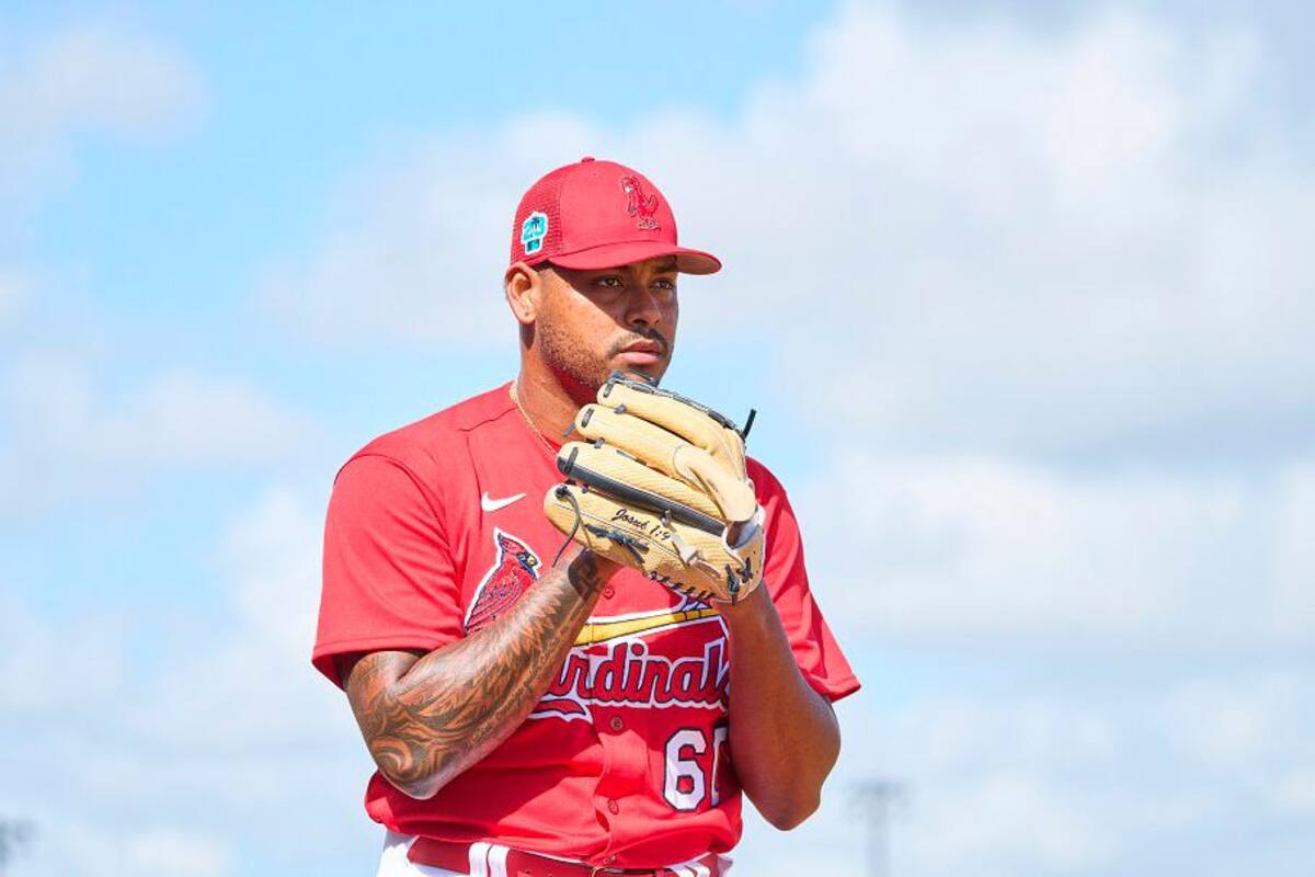 Grandes Ligas: Cardenales suben al cartagenero Guillermo Zúñiga