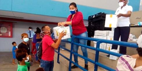 Última familia damnificada por Iota abandona el coliseo de Combate