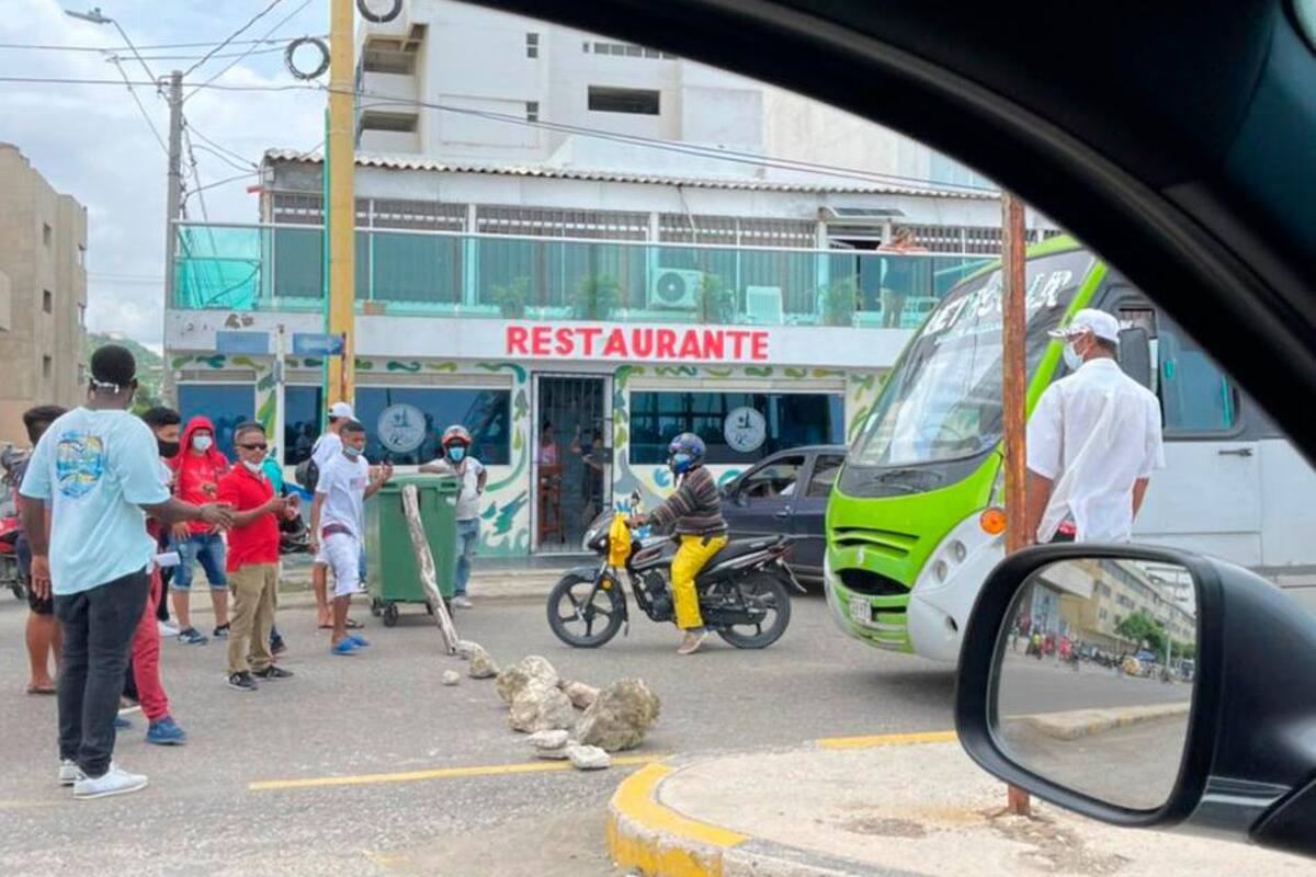 ¿Por qué varios ciudadanos bloquearon Avenida Santander este sábado?