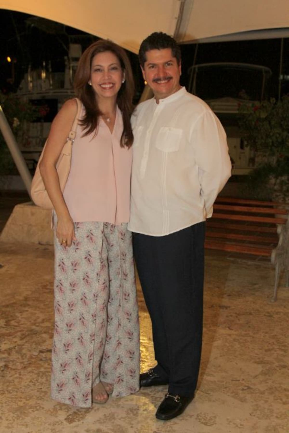 Norma Martínez de Vélez y Yuri Vélez.