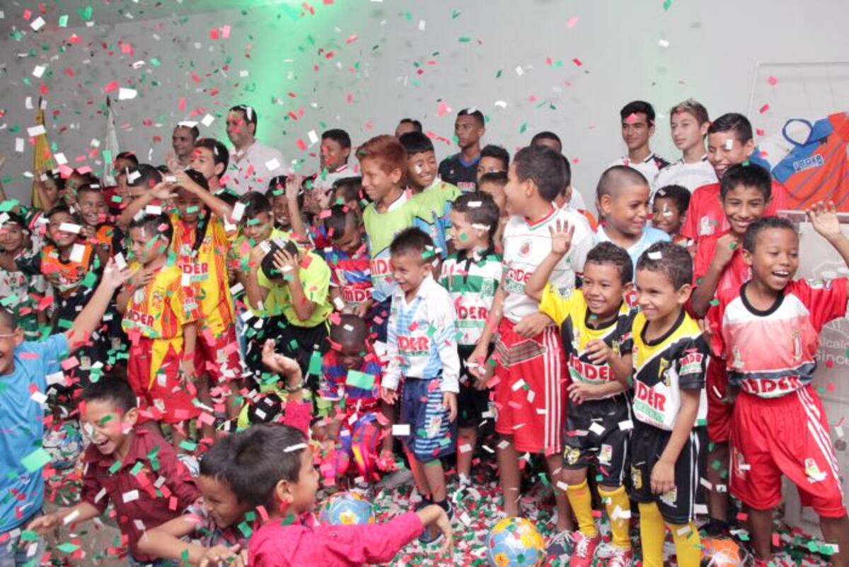 Los niños representantes de cada una de las escuelas locales se divirtieron de lo lindo en el lanzamiento del Festival. MANUEL SANTIAGO PÉREZ/EL UNIVERSAL.
