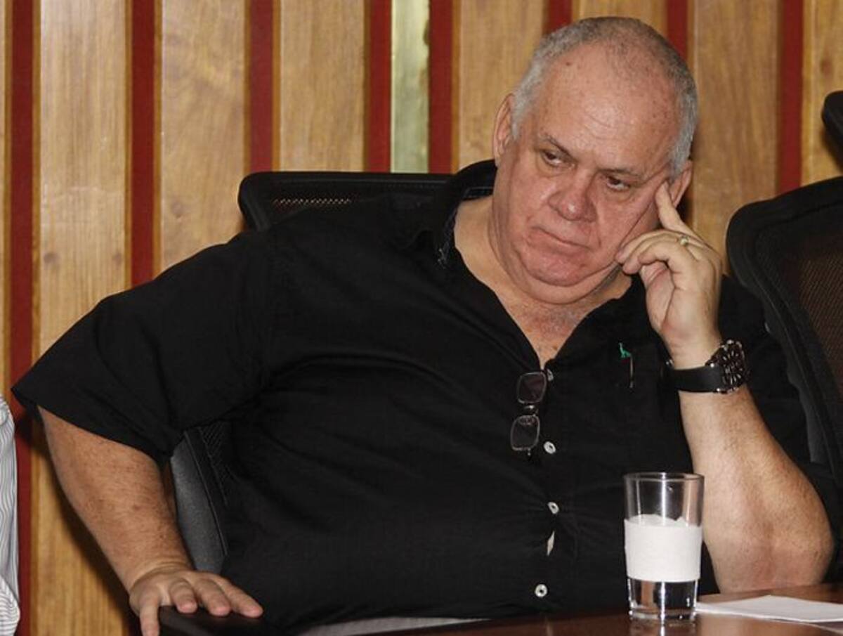 El diputado Rodrigo Mesa, fue visto entregando dinero a ciudadanos. COLPRENSA