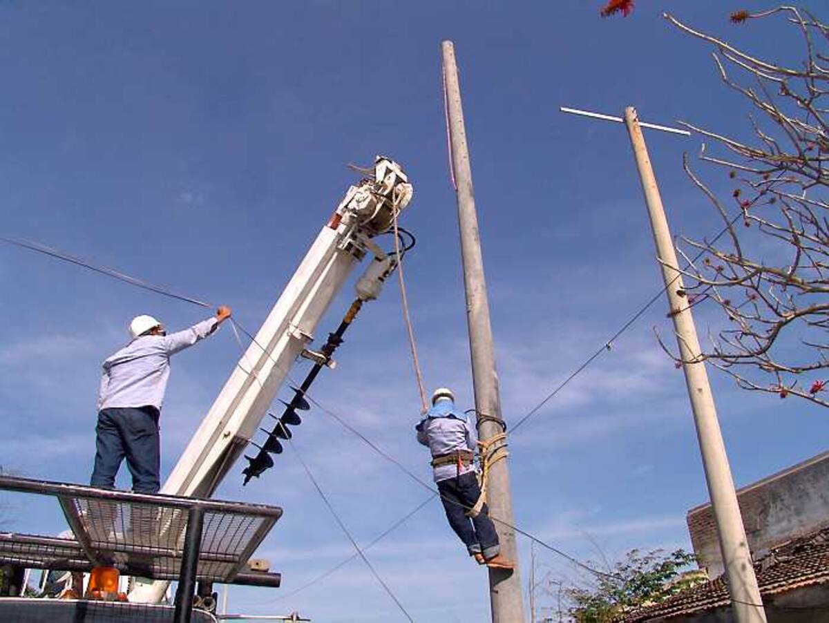 El objetivo es cruzar las líneas de conducción por algunas fincas, cuyos dueños se niegan a dar el permiso para hacerlo. ARCHIVO