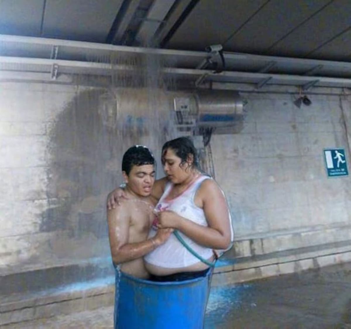 Tu y yo en el túnel de Crespo; piénsalo.