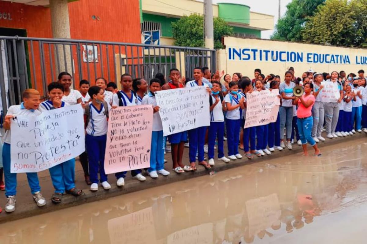 El Pozón: estudiantes protestan por inundaciones y falta de docentes