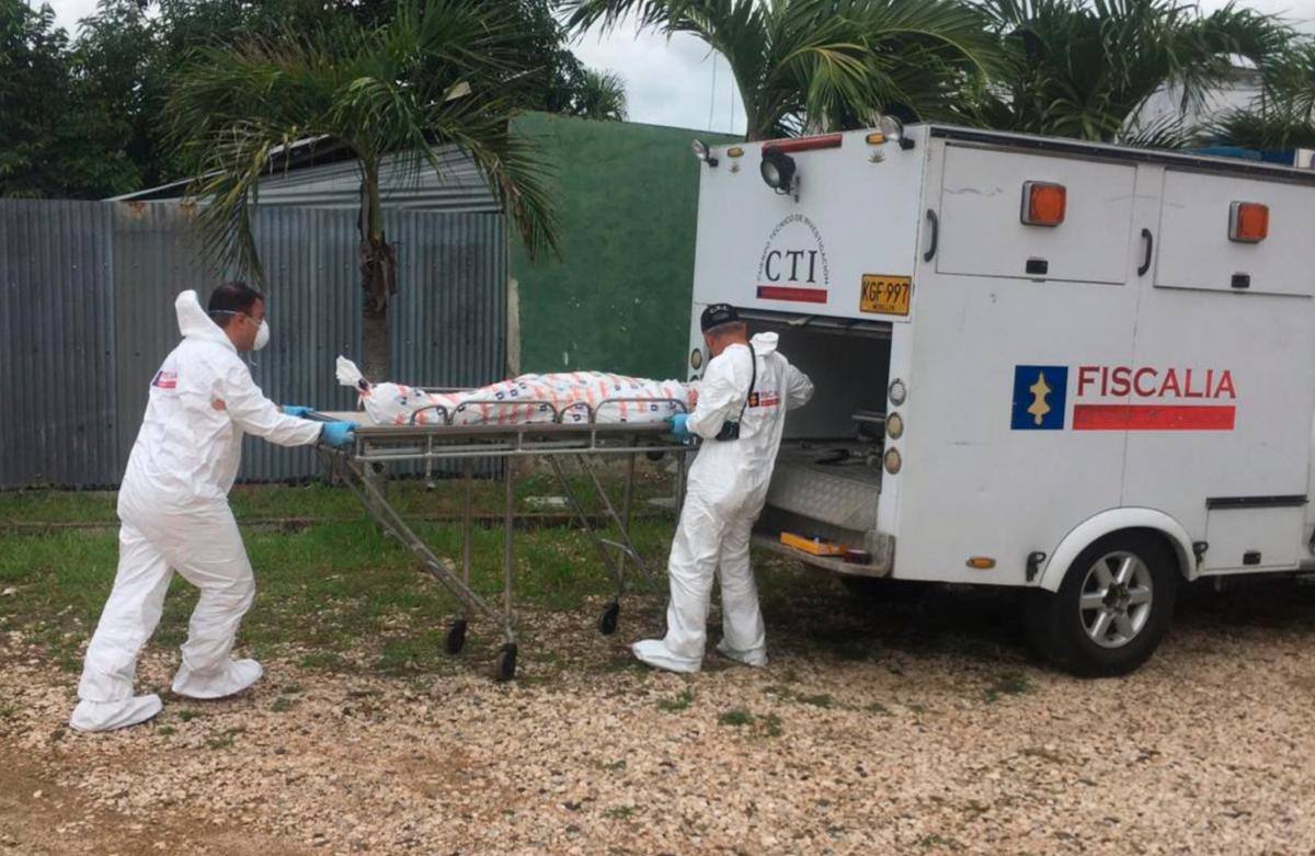 El cuerpo fue trasladado a una funeraria para cinco horas después hacerle levantamiento.