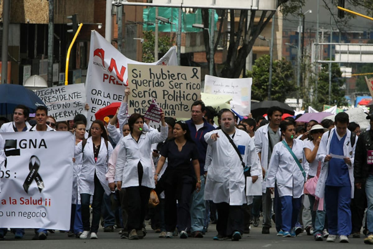Manifestaciones contra la reforma a la salud. COLPRENSA