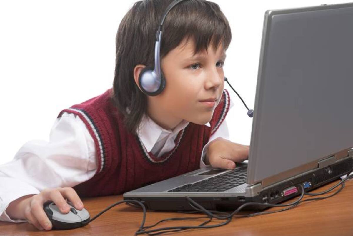 Una comunicación constante con sus hijos, le garantiza que puede seguir más sus pasos y evitar que se sumerja en adicciones. 123 ROYALTY FREE