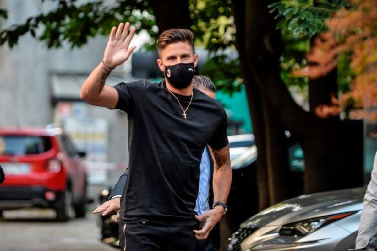 Olivier Giroud firma con el Milan
