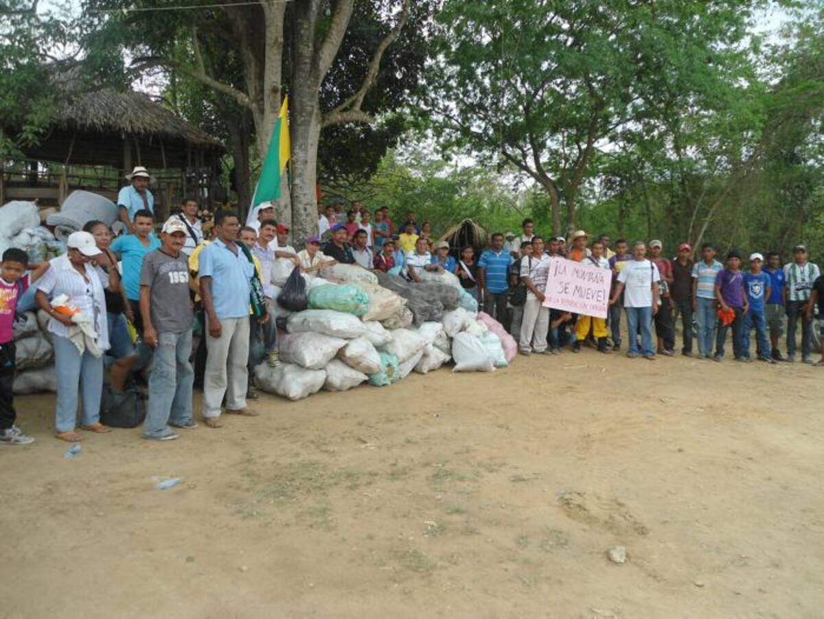 Desde ayer, en el punto conocido como Arroyo de Arena, a 4 kilómetros del El Carmen de Bolívar, los campesinos de la Alta Montaña comenzaron a congregarse para salir a marchar hoy. Lila Leyva/ El Universal