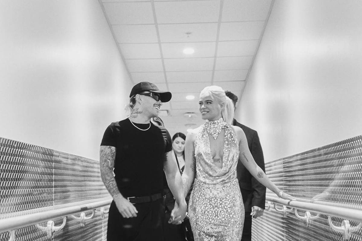 ¡Por fin!: Karol G publicó una foto romántica con Feid y él le respondió