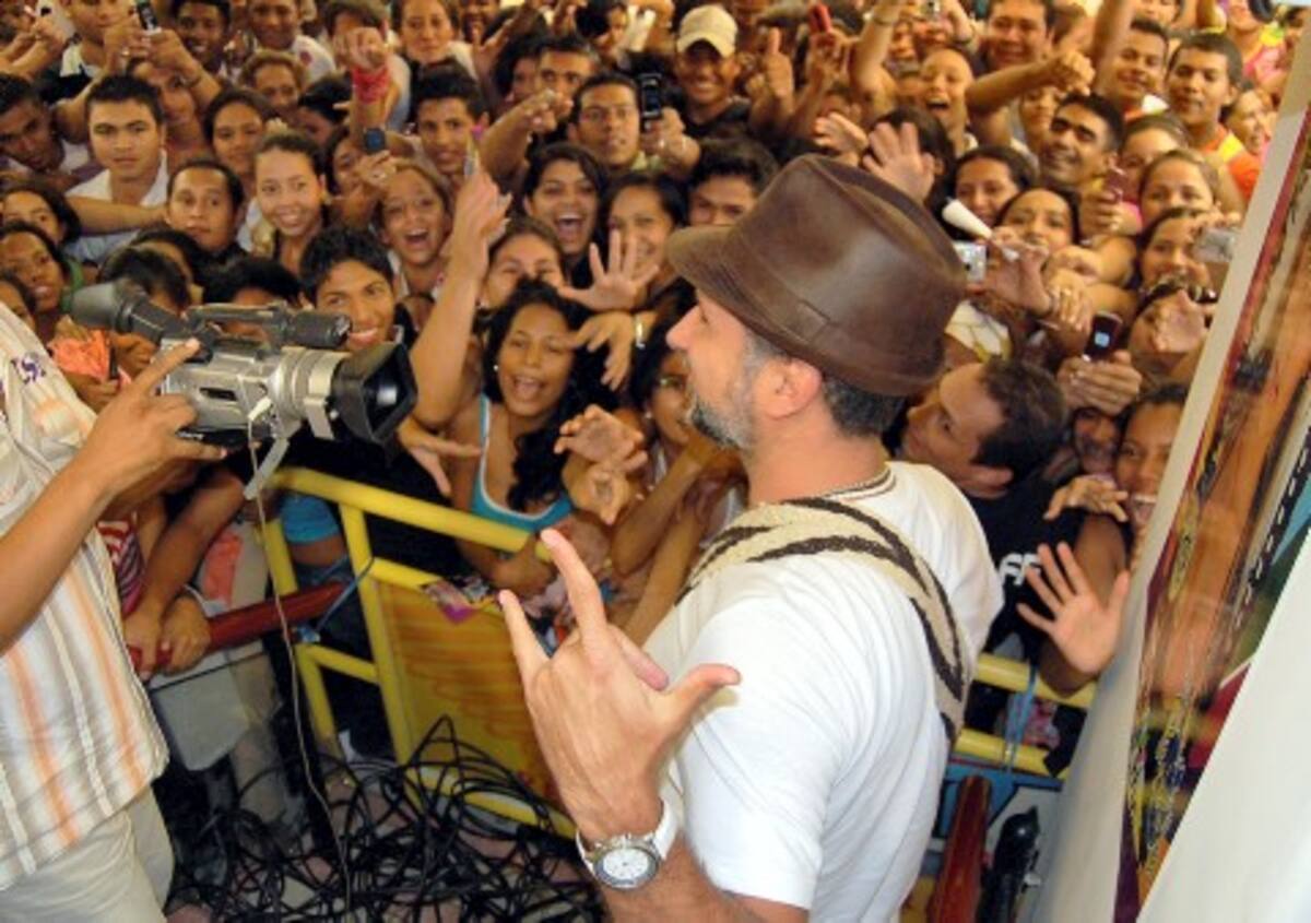 “El Capo” fue ovacionado por sus fans que lo esperaban dentro del Almacén.