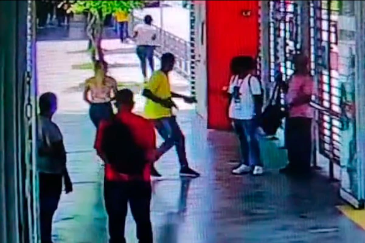 Video: Con armas, intimidan y atracan en estaciones de Transcaribe