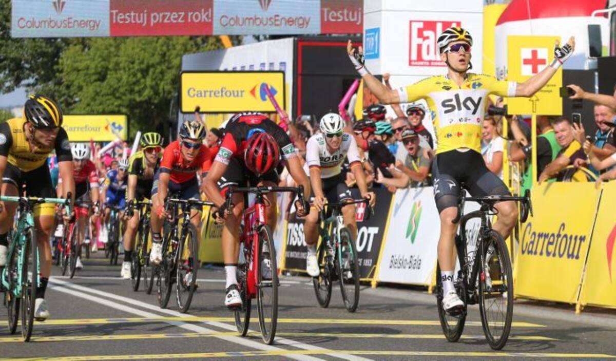 Michal Kwiatkowski se apuntó su segunda victoria consecutiva en Polonia. EFE Jacek Bednarczyk