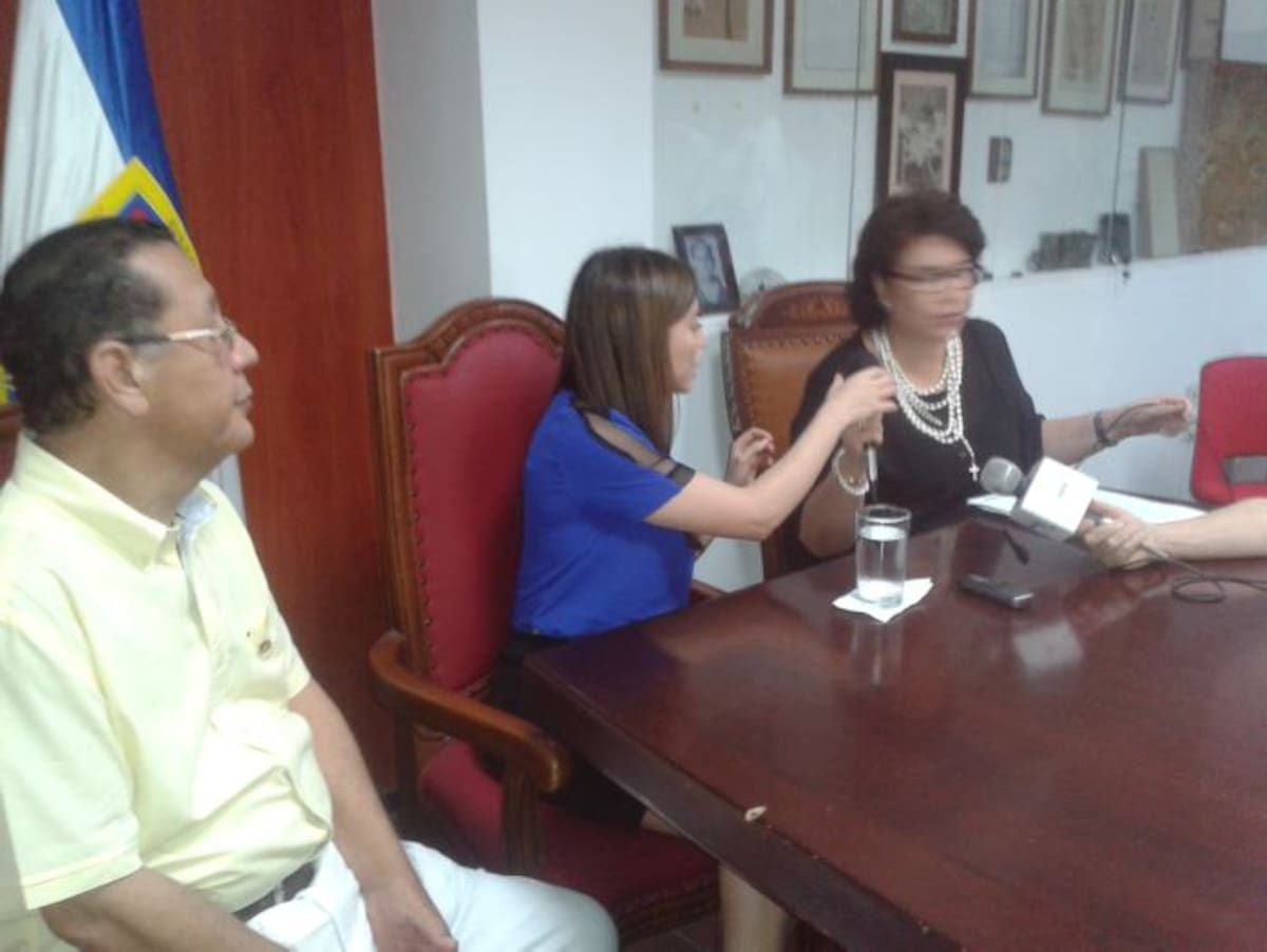 Andrea Ortega Bechara, presidenta de la Asociación Colombiana de Psicología Positiva en rueda de prensa. NIDIA SERRANO / EL UNIVERSAL