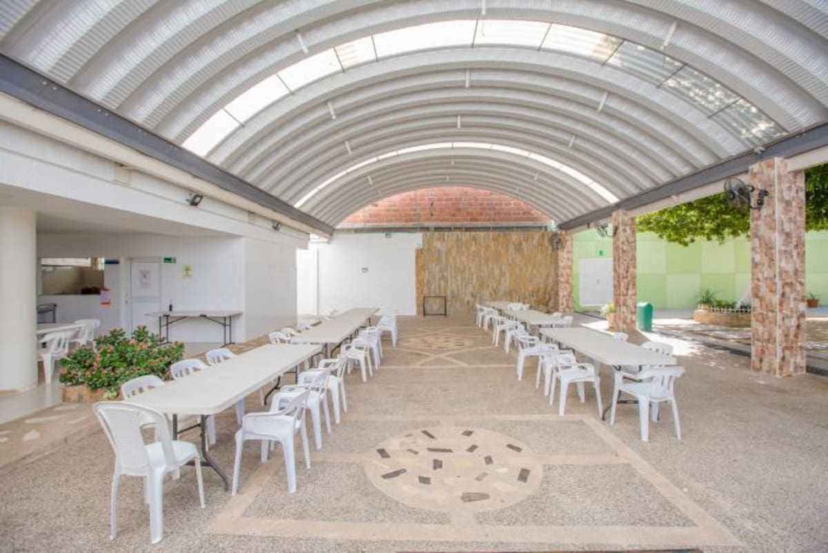 La confortable y amplia sede principal de Clínica La Misericordia se encuentra en el barrio Amberes Cll. 30 # 41 - 26