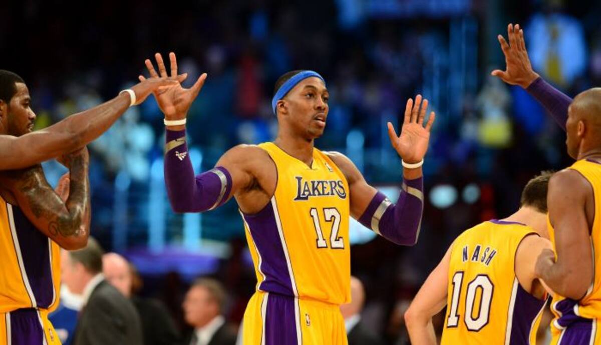 Los Lakers de Los Angeles vencieron el martes por 111-106 a los Hornets de Nueva Orleáns, para su primera racha de tres triunfos seguidos en cinco semanas. AFP FREDERIC J. BROWN