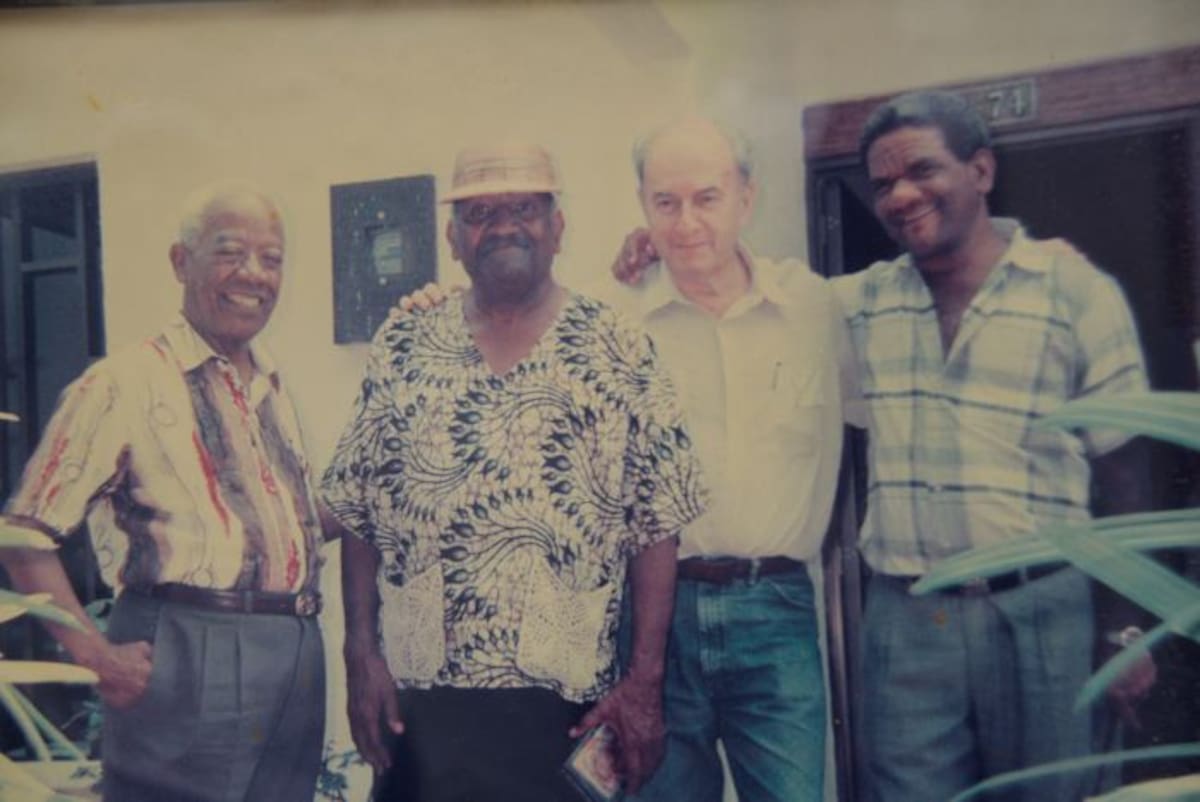 Sofronín Martínez, Tite Curet Alonso, Cristóbal Díaz Ayala y Luis Fernando Martínez, en Cartagena. Álbum familia Martínez