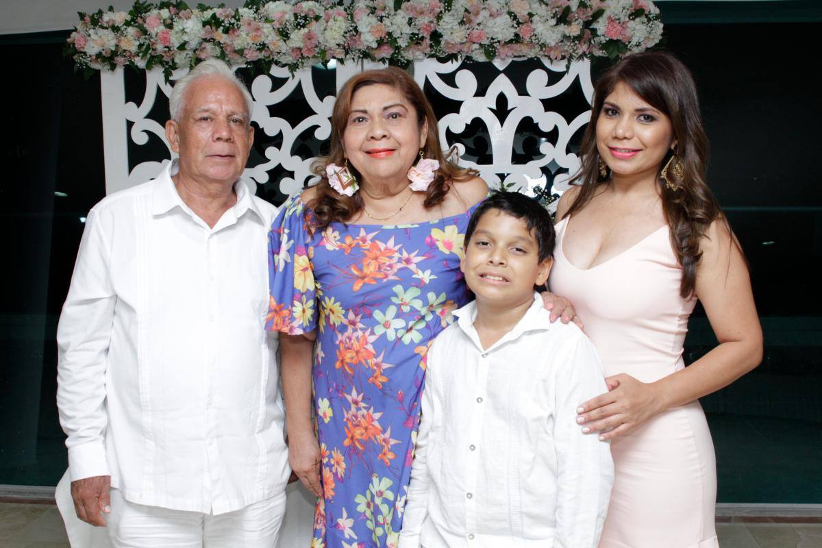 Armando Escobar, Gladys Juyó, Carlos David Silva y Jessica Escobar.