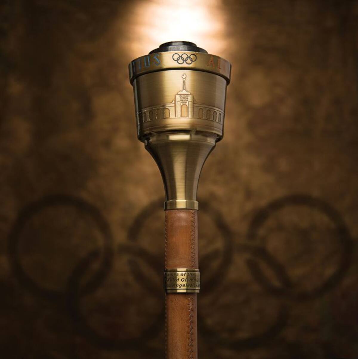 Antorcha usada por Bruce Jenner en los Juegos Olímpicos de 1984. AP
